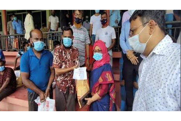 চাঁদপুরে কর্মহীন পরিবারে খাদ্য সহায়তা
