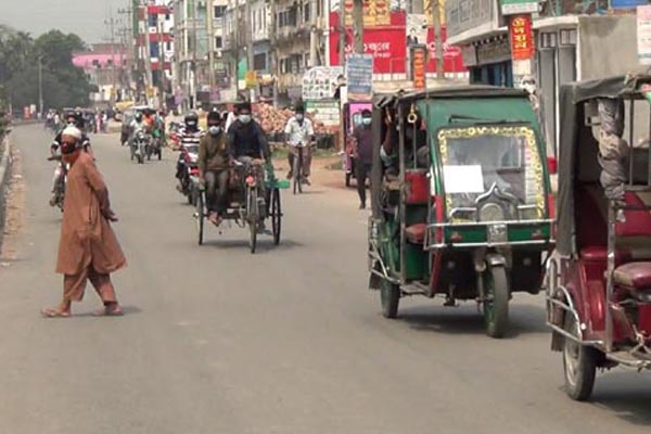 নাটোরে ঢিলেঢালাভাবে চলছে লকডাউন