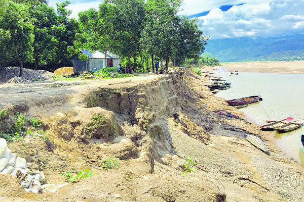 ভারী বর্ষণ ও বন্যার শঙ্কা কাটেনি বান্দরবানে পাহাড়ধস