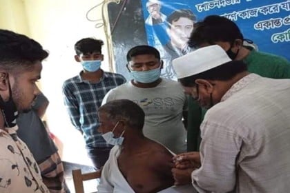 পটিয়ায় টিকা কেলেঙ্কারি: স্বাস্থ্যকর্মীর ভূমিকায় হুইপের ভাই মহব্বত 