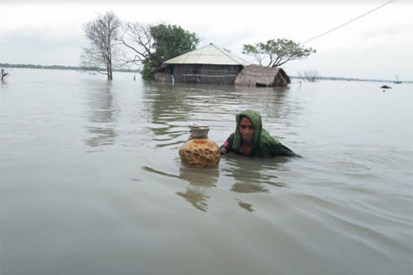 টানা বর্ষণে সাতক্ষীরায় ভেসে গেছে ৫৯ কোটি টাকার মাছ