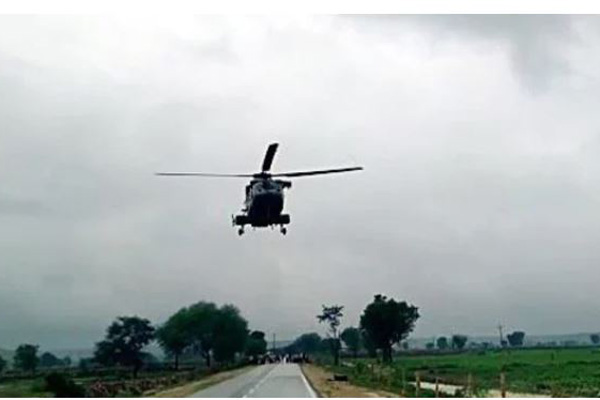 কাশ্মীরে হেলিকপ্টার বিধ্বস্ত