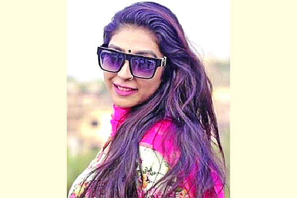 পিয়াসার অধীনে ১০০ সুন্দরী