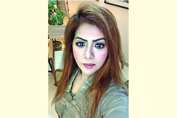 লেডি মাফিয়া গ্যাং লিডার মৌ