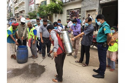 ডিএনসিসিতে ডেঙ্গু ও চিকুনগুনিয়া রোধে ভ্রাম্যমাণ আদালতের অভিযান