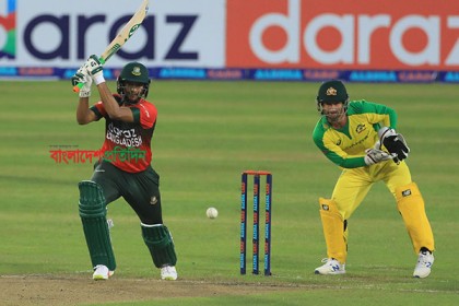 অস্ট্রেলিয়ার সামনে সহজ লক্ষ্য