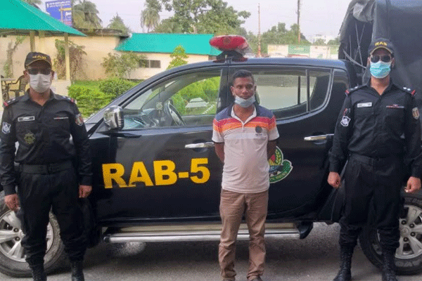 নাটোরে হত্যা মামলার পলাতক আসামি আটক