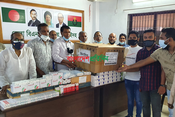 ঝিনাইদহে বিএনপির বিনামূল্যে ওষুধ বিতরণ