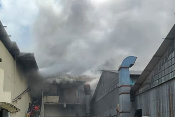 নারায়ণগঞ্জে লেদার কারখানায় অগ্নিকাণ্ড