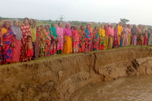 বগুড়ায় যমুনার ভাঙনের মুখে 
চারটি গ্রাম, ৪৯০ ঘরবাড়ি বিলীন