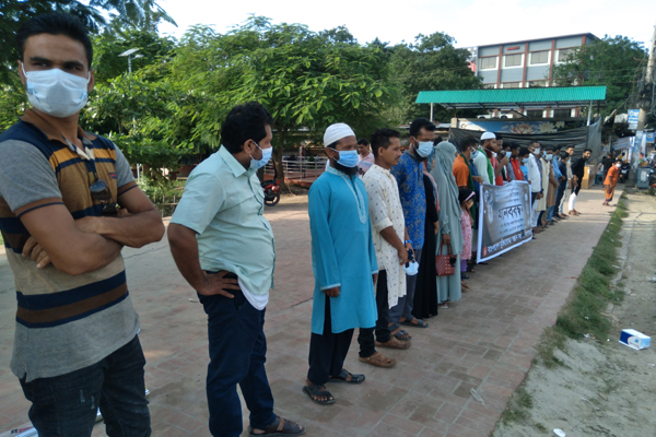 সৈয়দ আশরাফের ম্যুরাল ভাঙার প্রতিবাদে কিশোরগঞ্জে মানববন্ধন