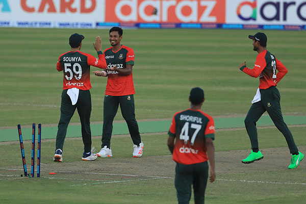 অস্ট্রেলিয়ার অহংকার ভেঙে চুরমার করে দিল টাইগাররা