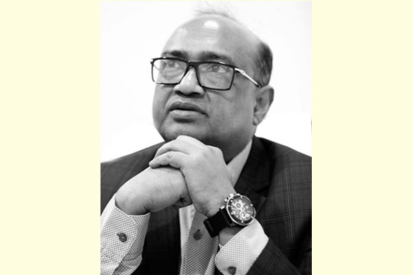 উচ্চাভিলাষী নষ্ট নারীতে সমাজ আজ কলুষিত