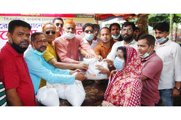 ফরিদপুরে অসহায়দের মাঝে বিএনপির খাদ্য সহায়তা প্রদান