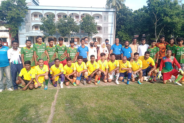 শেখ কামালের জন্মবার্ষিকী উপলক্ষে
সোনাতলায় ফুটবল টুর্নামেন্ট