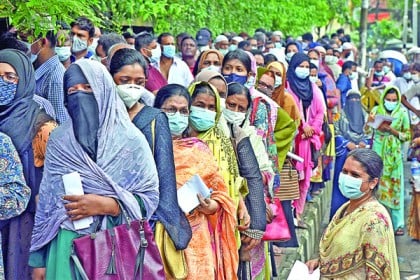 ১৪ আগস্ট পূর্বঘোষিত করোনা টিকাদান কর্মসূচি পুনরায় শুরু হওয়ার সম্ভাবনা