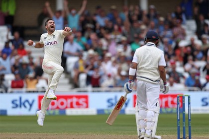 টেস্টে পাঁচ বার ‘গোল্ডেন ডাক’ এর লজ্জায় কোহলি