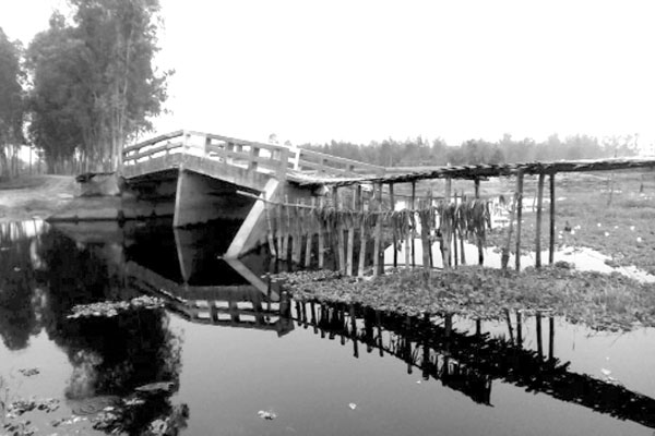 সেতু ভেঙে জনদুর্ভোগ