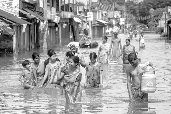 কোমর সমান বন্যার পানি