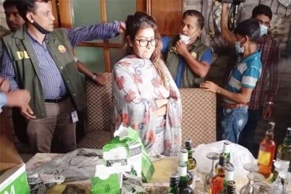 আরও ৪ দিনের রিমান্ডে মৌ