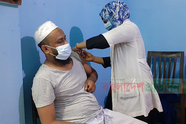সিলেটে ৩৮১ বুথে চলছে করোনার টিকাদান কার্যক্রম