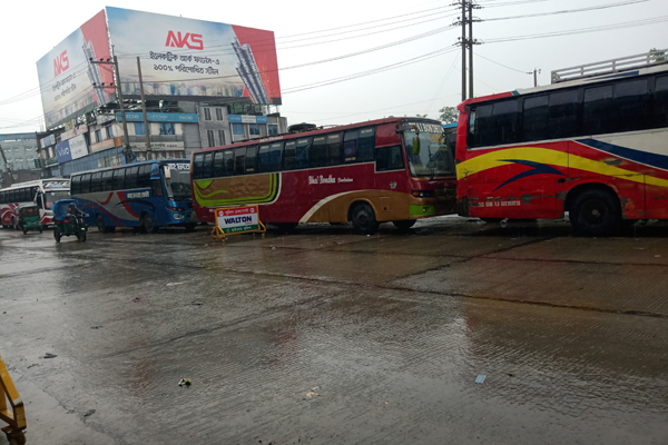 লকডাউন অমান্য করায় আরও ২১ বাস আটক