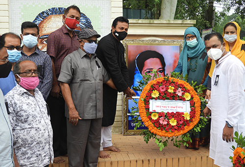 নন্দীগ্রামে বঙ্গমাতার জন্মদিনে সেলাই মেশিন বিতরণ