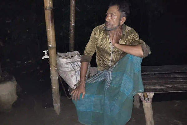 গাছে বাঁধা দিনমজুরকে উদ্ধার করলো পুলিশ