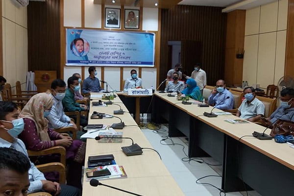রাঙামাটিতে দুস্থ নারীদের সেলাই মেশিন ও নগদ অর্থ সহায়তা