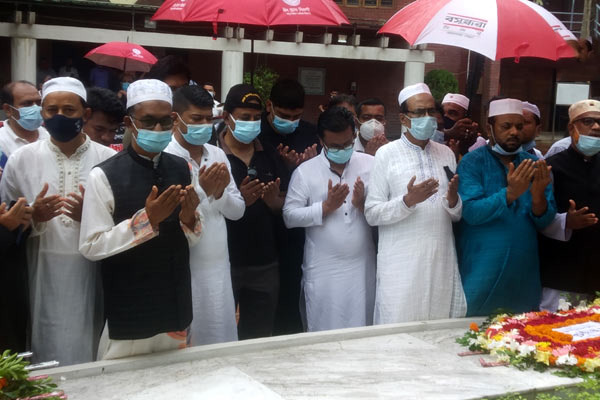 বঙ্গবন্ধুর সমা‌ধি‌তে শেখ রা‌সেল ক্রীড়া চ‌ক্রের শ্রদ্ধা