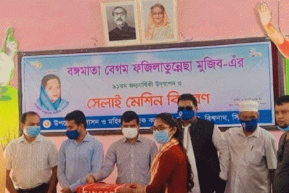 বিশ্বনাথে বঙ্গমাতার জন্মবার্ষিকীতে সেলাই মেশিন বিতরণ