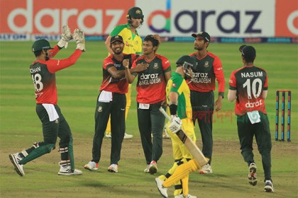 অস্ট্রেলিয়াকে টি-টোয়েন্টিতে সর্বনিম্ন রানের লজ্জা দিল টাইগাররা