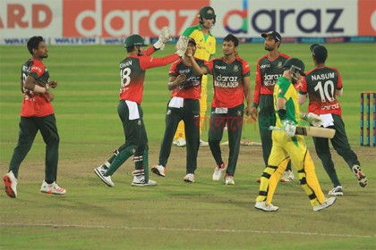 যে দুই লজ্জার রেকর্ড নিয়ে হারল অস্ট্রেলিয়া
