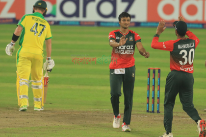 চ্যাম্পিয়ন বোলারের মতোই ফিরলেন সাকিব