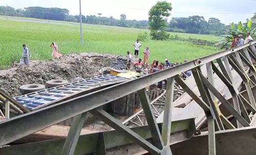ব্রিজের রেলিং ভেঙে পাথর বোঝাই ট্রাক খাদে; নিহত ১, আহত ৪