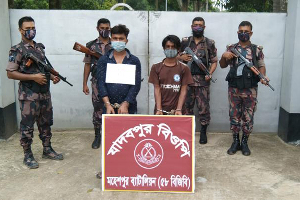 ভারত থেকে অবৈধভাবে দেশে প্রবেশ করায় ২ জন আটক