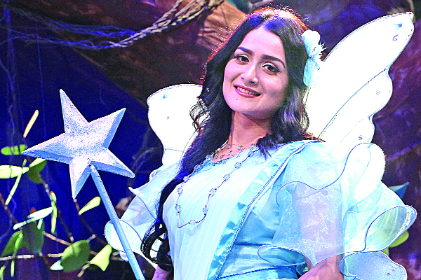 পরীর বেশে নাদিয়া