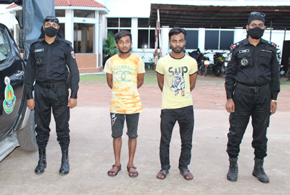 পণ্যবাহী পিকআপ থেকে ২৪ কেজি গাঁজাসহ ২ জন গ্রেফতার 