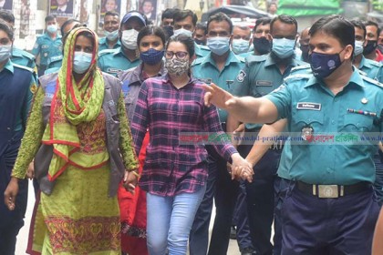 আদালতে কাঁদলেন পরীমণি