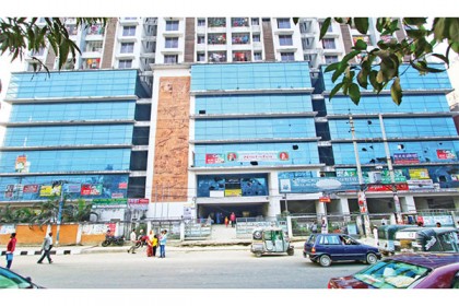 এক টাওয়ারের ৭ ক্লিনিকে যত অনিয়ম

