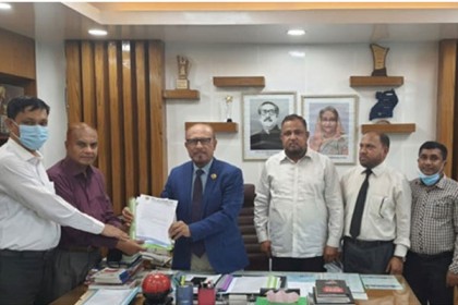 চট্টগ্রামে আইনজীবী সমিতি ভবনের পানি সংকট

নিরসনের আশ্বাস ওয়াসা এমডির