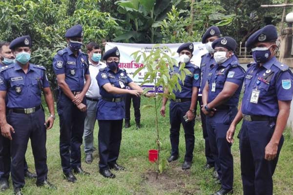 গোপালগঞ্জ জেলা পুলিশের সামাজিক বনায়ন কর্মসূচি