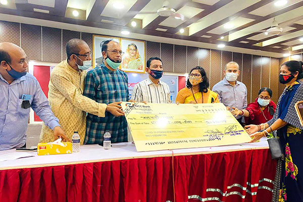 রায়পুরে ক্ষুদ্র ও মাঝারি পল্লী উদ্যোক্তাদের মাঝে ঋণ বিতরণ