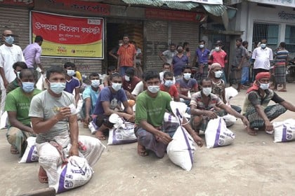 বরিশালে করোনায় কর্মহীন-অসহায়-দুঃস্থ ৪১০ শ্রমিককে বসুন্ধরা গ্রুপের খাদ্য সহায়তা 