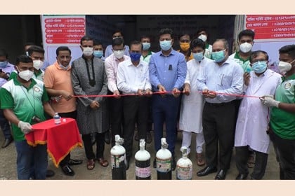 বরিশালে অক্সিজেন ব্যাংক ও জরুরি ওষুধ সেবা বুথের উদ্বোধন