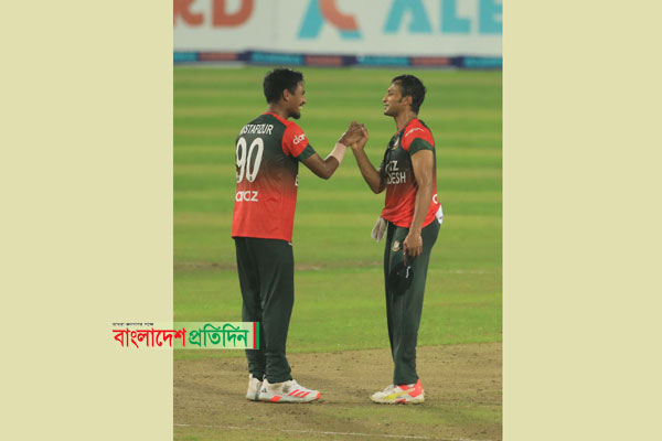 টি-টোয়েন্টি র‍্যাংকিং: শীর্ষস্থানে সাকিব, সেরা দশে মুস্তাফিজ