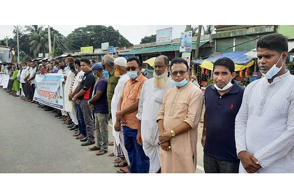 সৈয়দ আশরাফের ম্যুরাল ভাঙার প্রতিবাদে মানববন্ধন