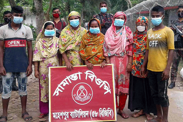 মহেশপুর সীমান্ত থেকে নারী ও শিশুসহ আটক ১১