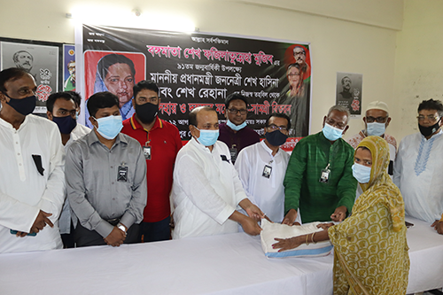 কোটালীপাড়ায় অসহায় ও দুুস্থ পরিবারের মাঝে খাদ্যসামগ্রী বিতরণ