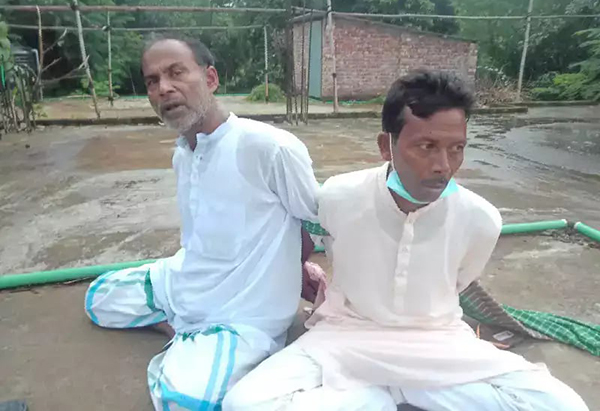 নাতনিকে দেখতে আসায় চুরির অপবাদ দিয়ে নির্যাতন, গ্রেফতার ২